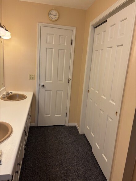 Building Photo - 239 Lynbrook Dr