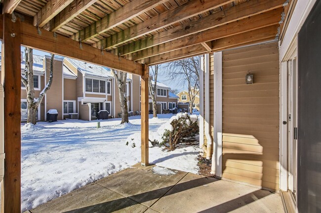 Building Photo - 13 Eton Ct