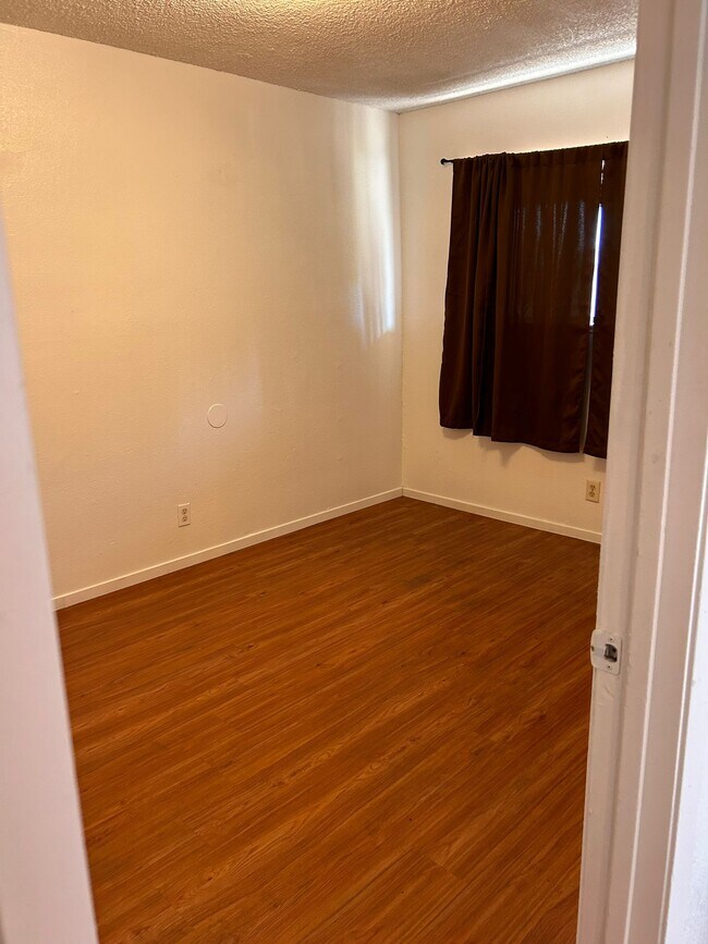Building Photo - 19 E Saginaw Way