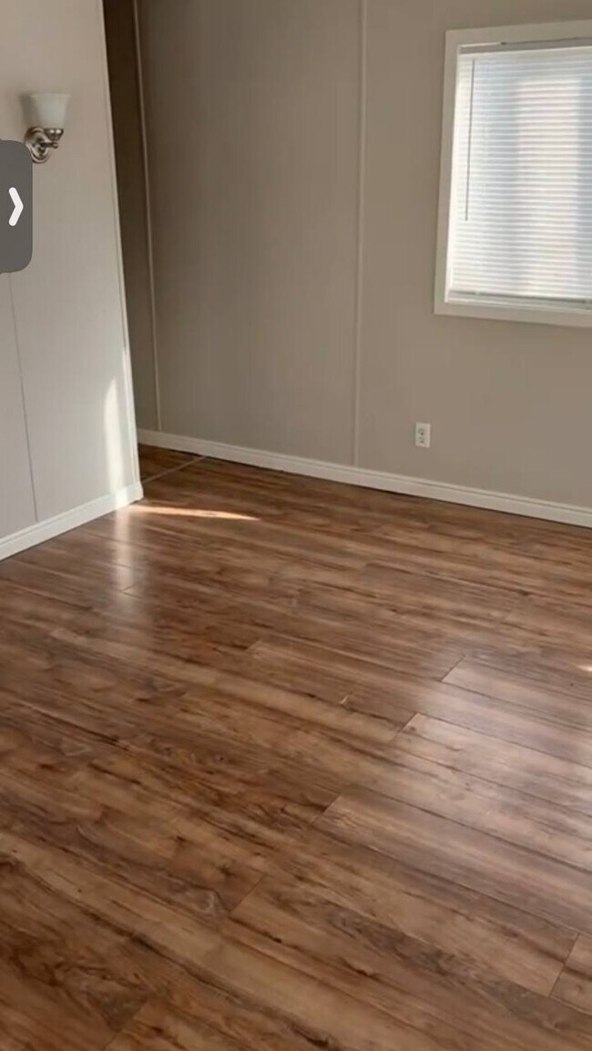 Building Photo - SALINA RENTALS - TRLR #3