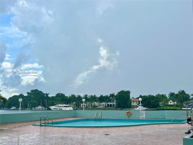 Building Photo - 5838 Collins Ave