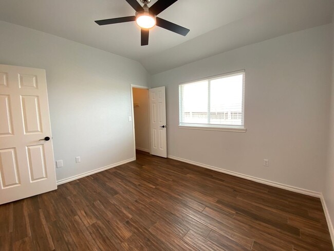 Building Photo - UPDATED 4 BEDROOM IN COQUINA BAY!