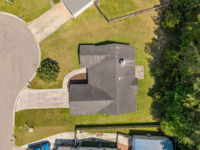 Building Photo - Welcome to Raintree!