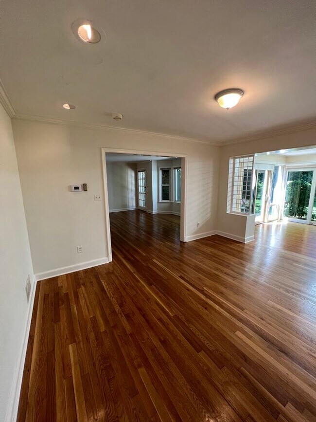 Building Photo - Berkley Stunner