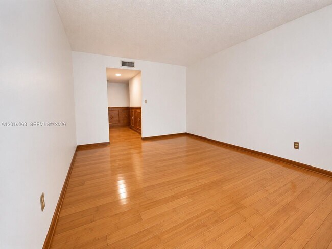 Building Photo - 309 Lakeview Dr