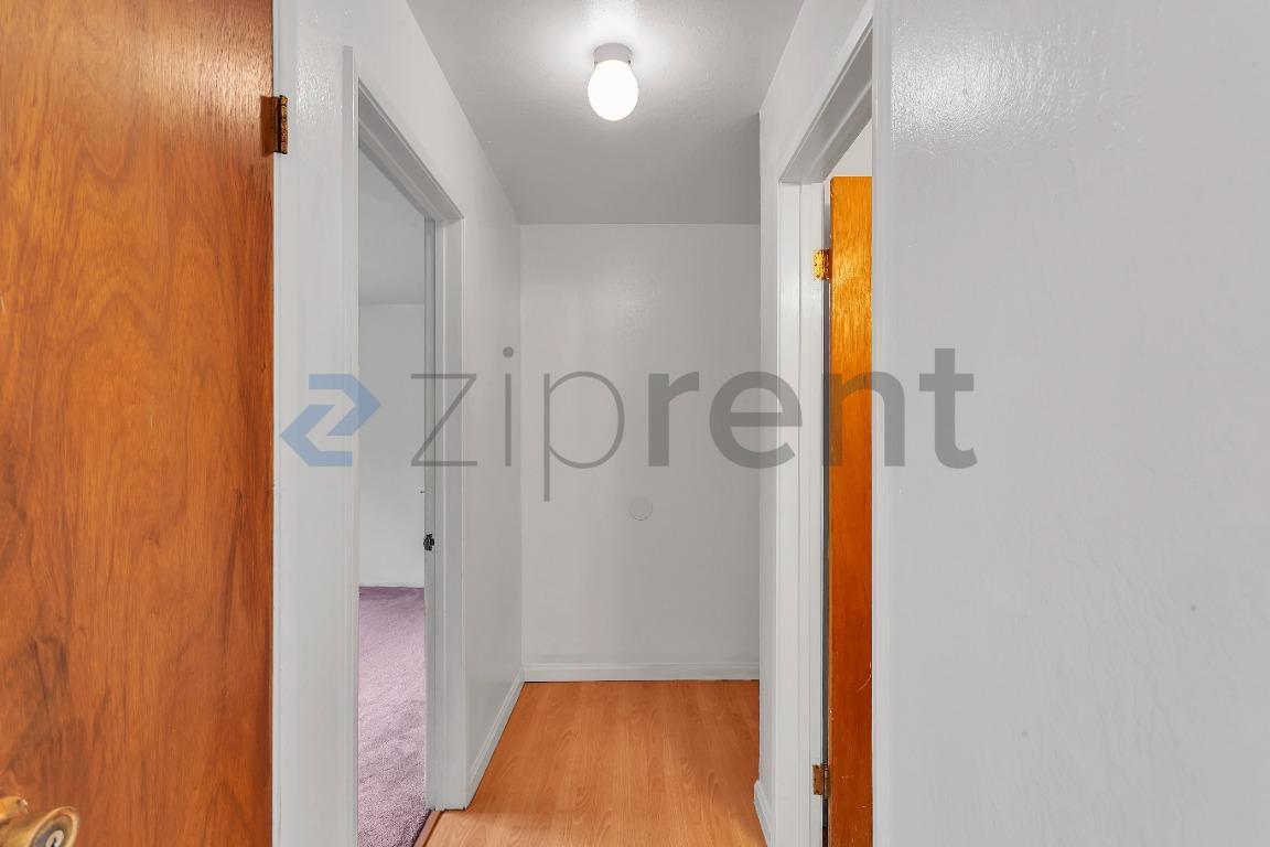 Building Photo - Unit 2