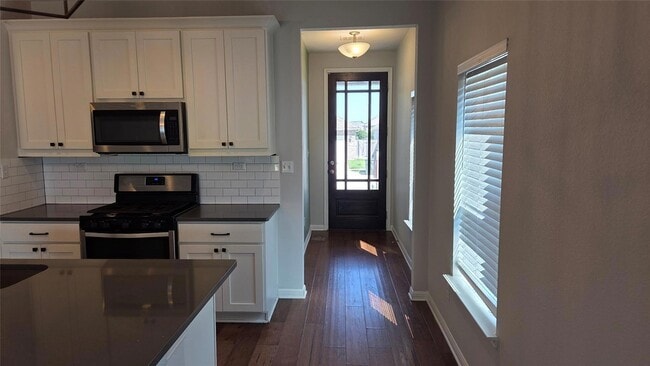 Building Photo - 209 Winding Hollow Ln