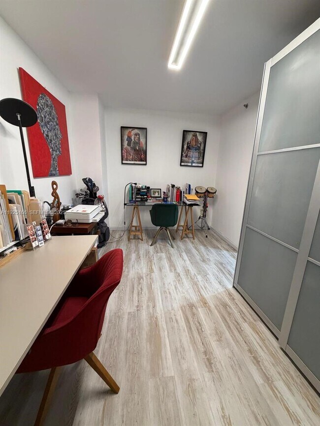 Building Photo - 1581 Brickell Ave