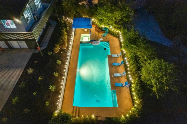 Building Photo - 5048 Bluff Pl