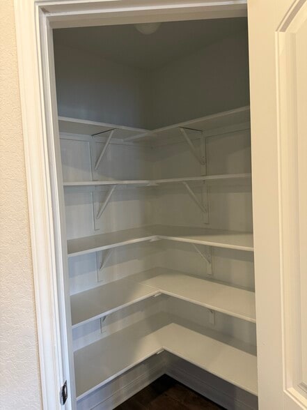 Building Photo - 380 Huntsman Way