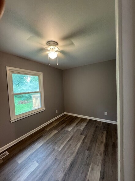 3rd Bedroom - 2628 Louise Ave