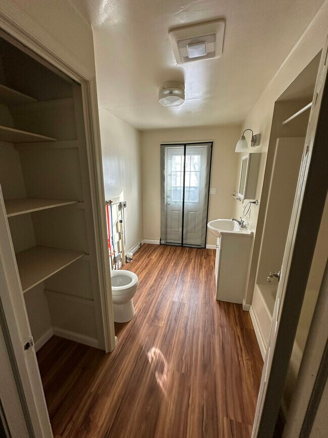 Building Photo - 2 W Big Spring Ave