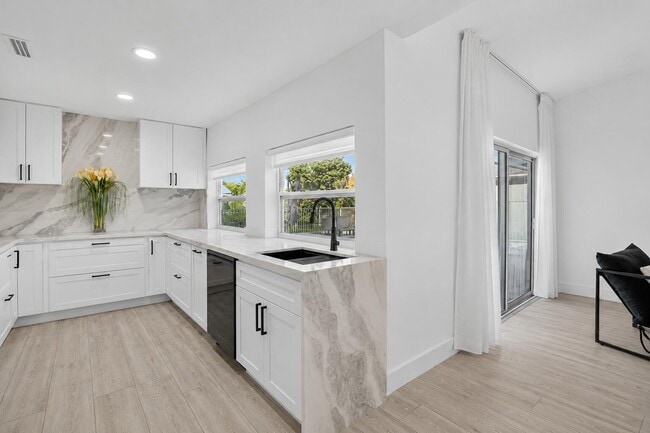 Building Photo - 16709 SW 5th Ct