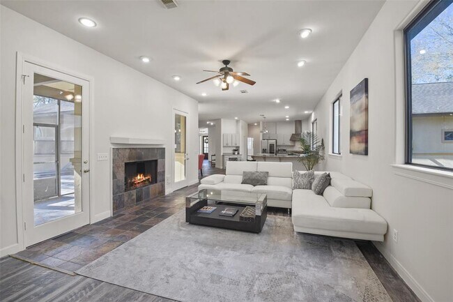 Building Photo - 5 Oak Crest Cir