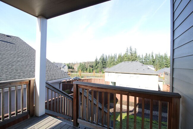 Building Photo - WELL MAINTAINED, BEAUTIFUL 5 BR HOME IN THE CAMAS HILLS!