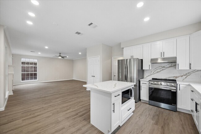 Building Photo - 23107 Lodgepoint Dr