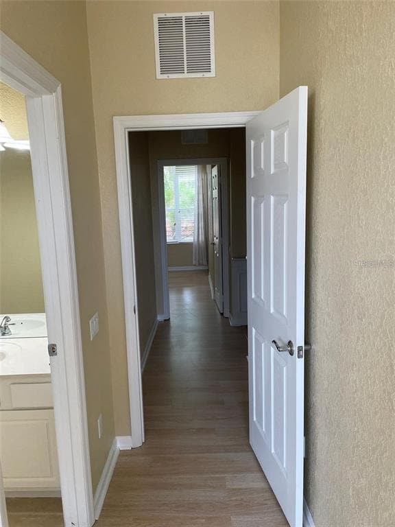 Building Photo - 5063 Tideview Cir