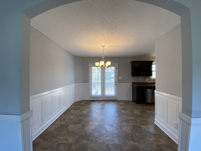 Building Photo - 548 Magnolia Dr