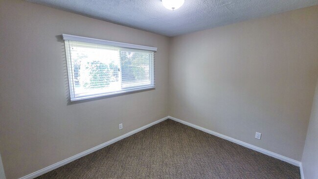 Building Photo - 3 Bed 2 Bath House Right Next To Disneylan...