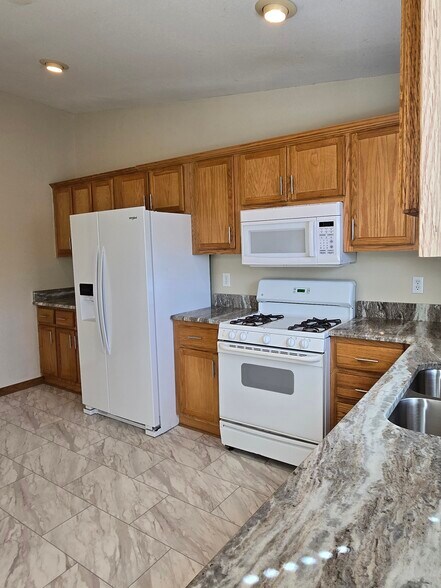 Primary Photo - 2584 Carriage Dr