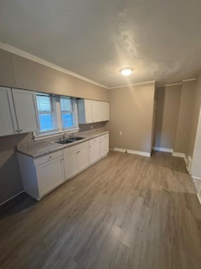 Building Photo - 3 Bedroom / 2 Bathroom House in Peoria, IL