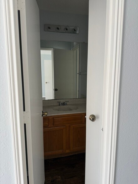 Building Photo - 3019 Oak Ridge Pl