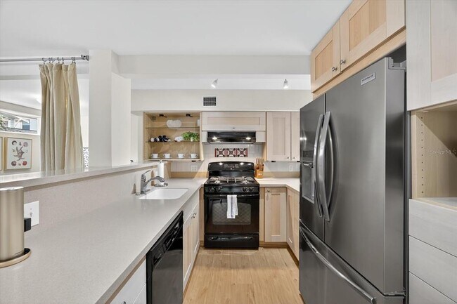 Building Photo - 221 13th Ave NE