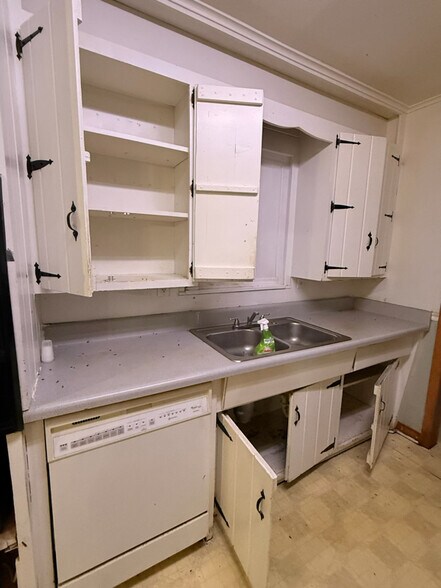 Building Photo - 402 Cumberland Ave