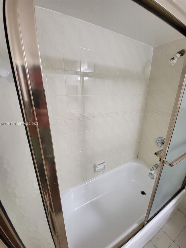 Building Photo - 3125 Oakland Shores Dr