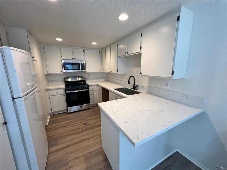 Building Photo - 8353 Sunset Trail Pl