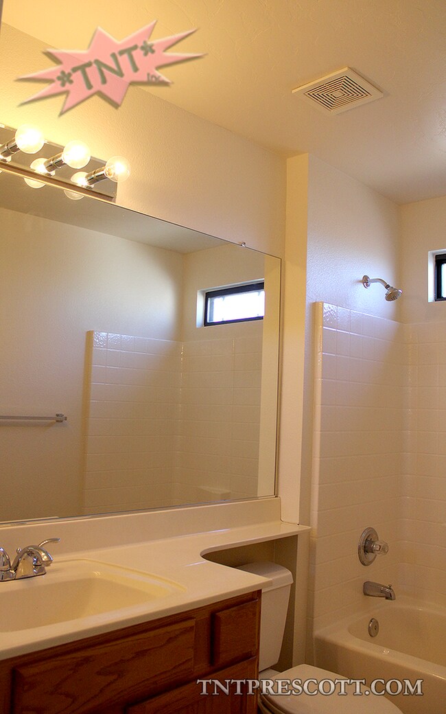 Building Photo - Home in Cliff Rose HOA ~ Winter Special!!