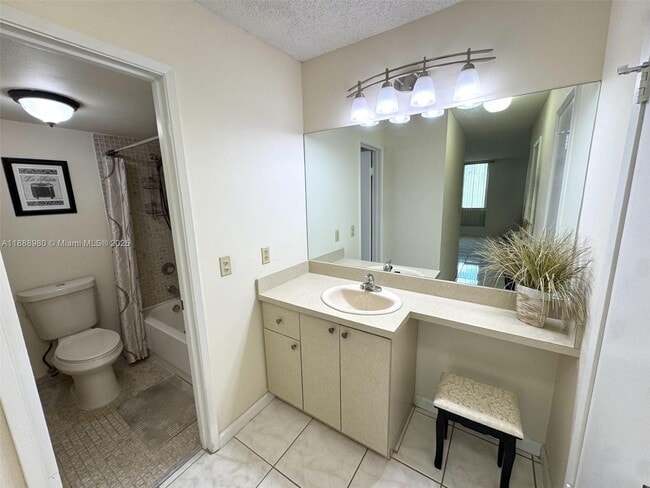 Building Photo - 9150 Fontainebleau Blvd