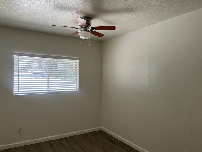 Building Photo - Ninth St. - VFILL