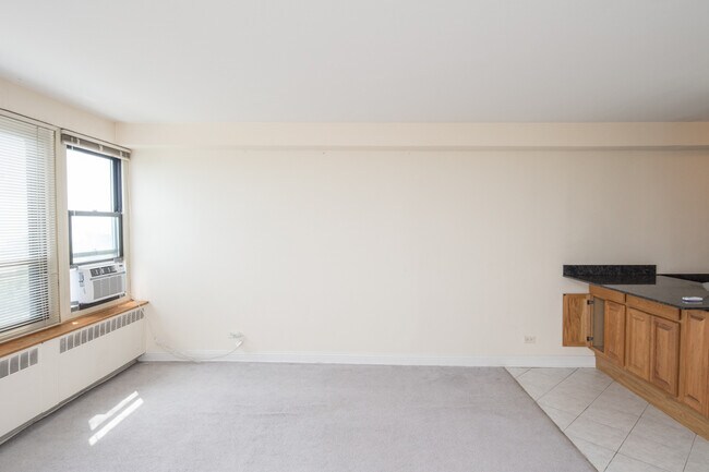 Building Photo - 4180 N Marine Dr