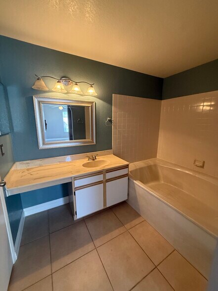Building Photo - 2200 S Fort Apache