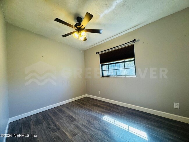 Building Photo - 246 Sara Dr