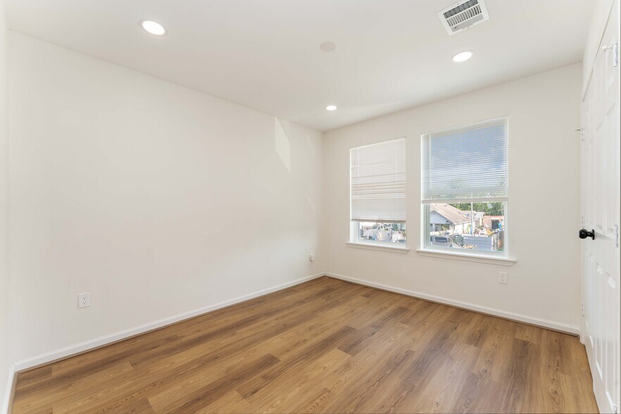 Bedroom 3 - Master - 9915 Porto Rico Rd