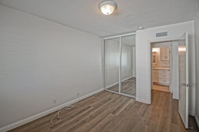 Building Photo - Remodeled & Incredibly Charming, 1BR1BA No...