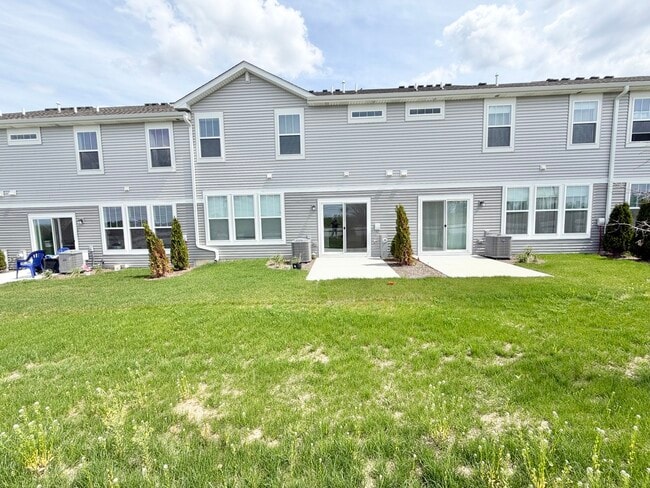 Building Photo - 331 Red Oak Cir