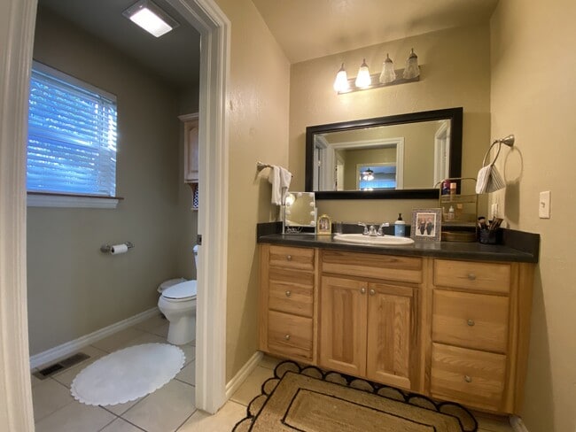 Building Photo - 210 McCullough St