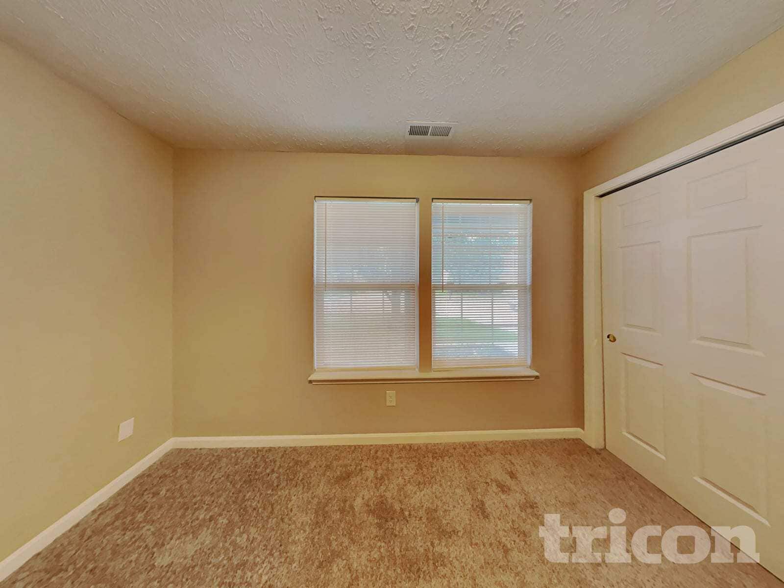 Building Photo - 1963 Central Park Blvd W