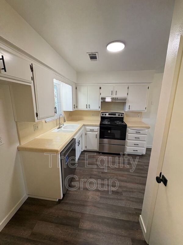 Building Photo - 2500-2504 West Chestnut Ct