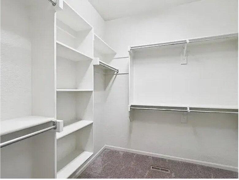 Building Photo - 1301 NE Country Ln