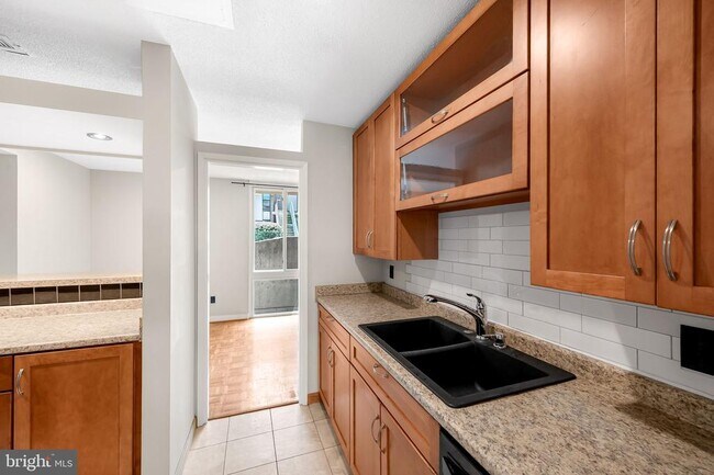 Building Photo - 2302 Wineberry Terrace