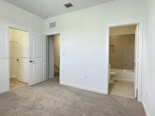 Building Photo - 441 NE 5th Terrace