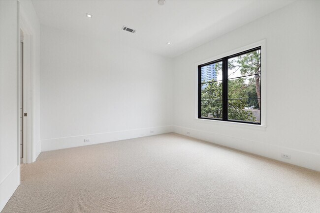 Building Photo - 2711 Eastgrove Ln