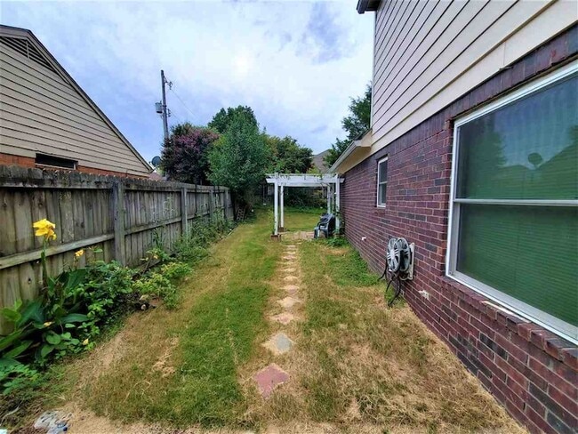 Building Photo - 9547 Daly Dr