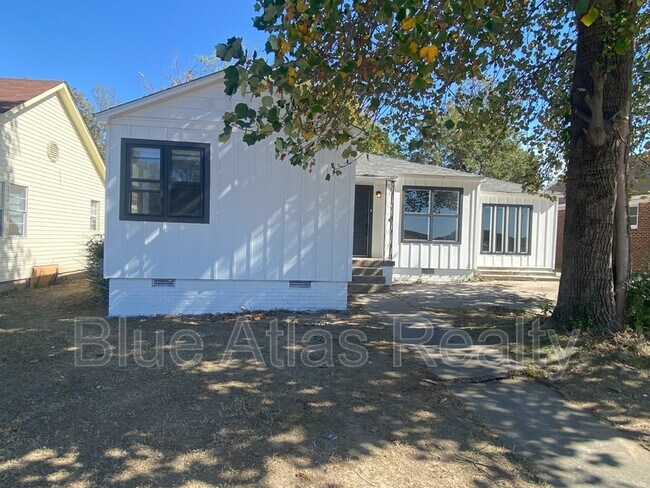 Building Photo - 1303 College St