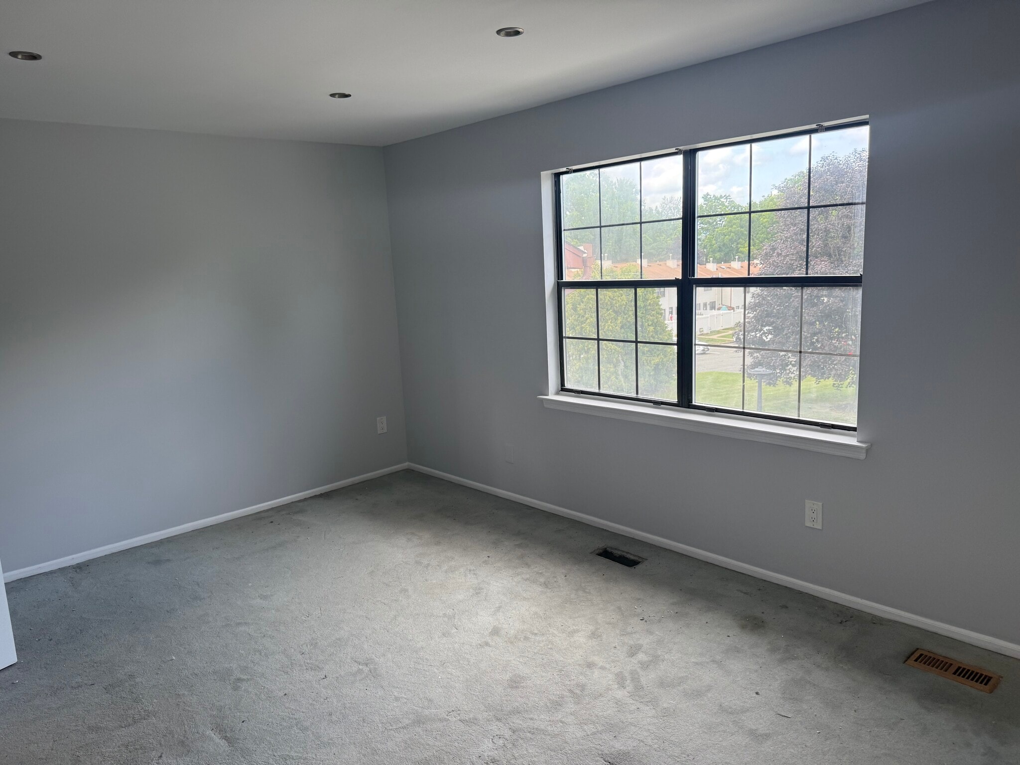 Building Photo - 216 Riva Dr