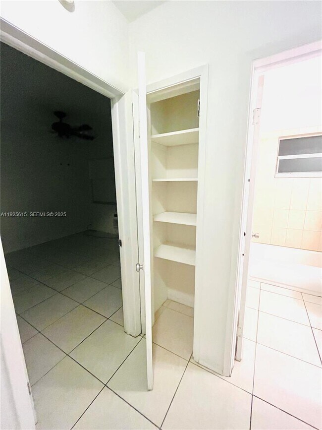 Building Photo - 1800 Miami Rd